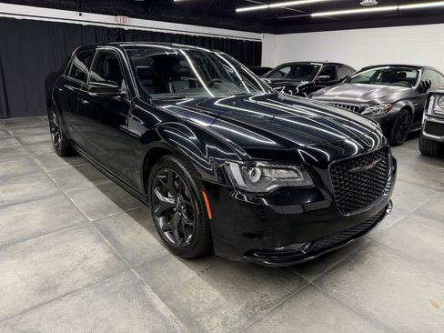 Used 2023 Chrysler 300 S image 9