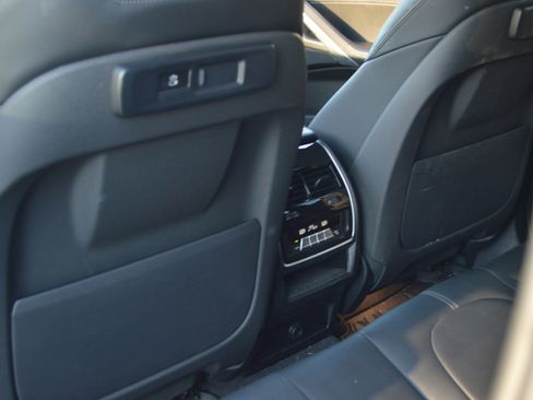 Used 2022 BMW X6 xDrive40i w/ M Sport Package image 26