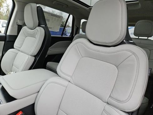 New 2026 Lincoln Aviator Reserve w/ Luxury Package image 16