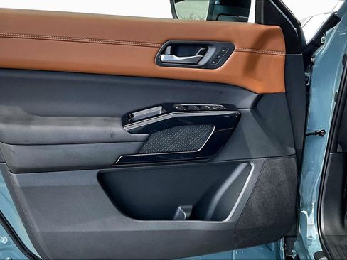 New 2026 Nissan Pathfinder Platinum AWD/4WD image 10