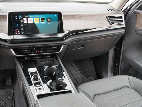 Certified 2025 Volkswagen Atlas SEL image 23