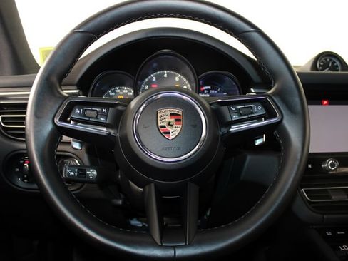 Certified 2023 Porsche Macan AWD/4WD image 17