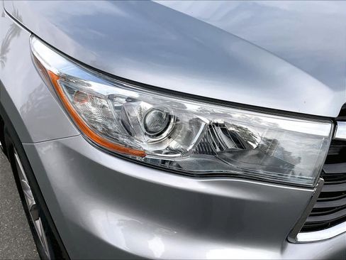 Used 2015 Toyota Highlander XLE image 30