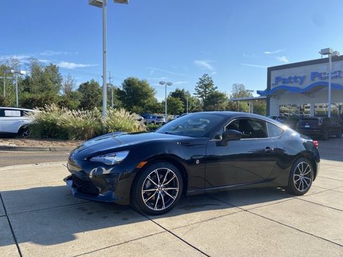 Used 2019 Toyota 86 RWD image 6