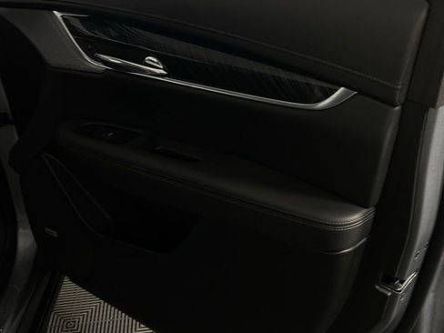 Used 2025 Cadillac XT6 Premium Luxury image 37