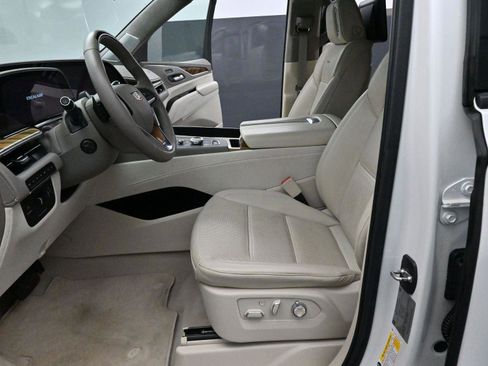 Certified 2022 Cadillac Escalade ESV Sport Platinum w/ Heavy-Duty Trailer Package image 16