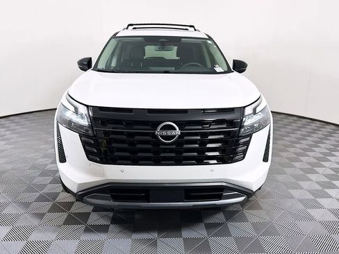 New 2026 Nissan Pathfinder SL image 2