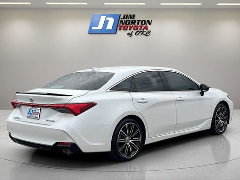 Used 2022 Toyota Avalon Touring image 5