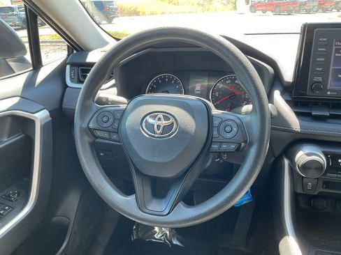 Used 2022 Toyota RAV4 LE AWD/4WD image 18