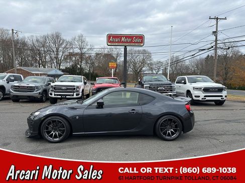 Used 2019 Toyota 86 image 2