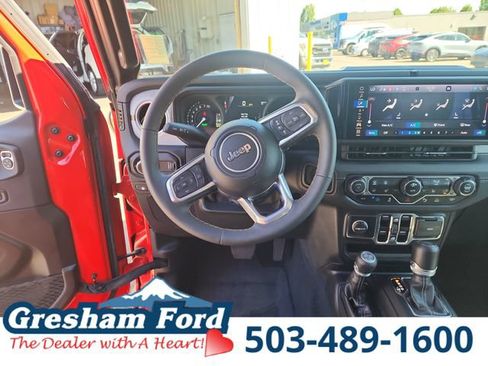Used 2024 Jeep Wrangler Unlimited Sahara w/ Dual Top Group AWD/4WD image 21