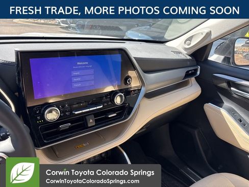 Used 2024 Toyota Highlander Platinum image 14