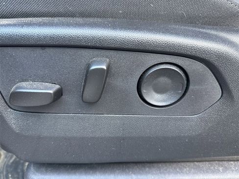 Used 2025 Chevrolet Silverado 2500 Custom w/ Custom Value Package image 10