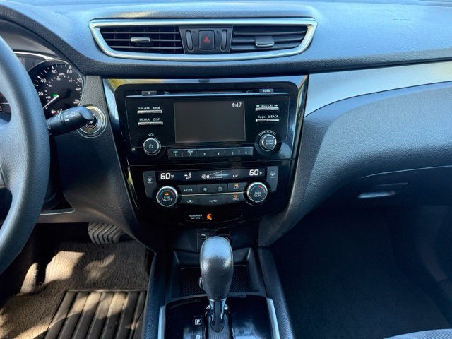 Used 2016 Nissan Rogue SV AWD/4WD image 16