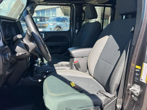 Used 2024 Jeep Gladiator Sport image 27