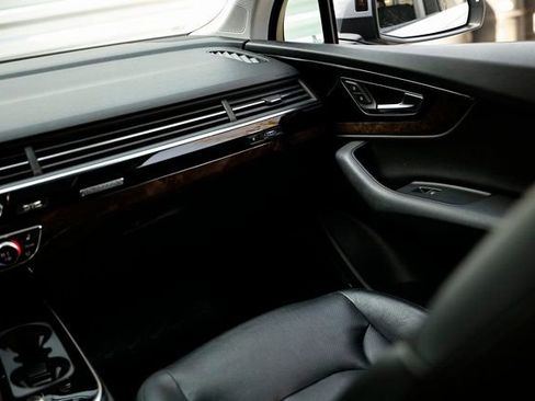 Used 2018 Audi Q7 3.0T Prestige w/ Prestige Package image 30