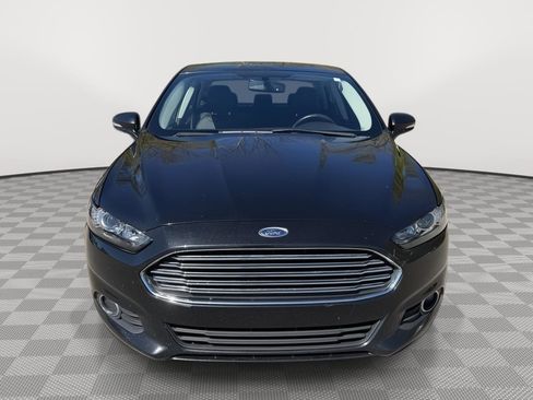 Used 2015 Ford Fusion SE w/ Equipment Group 202A FWD image 2