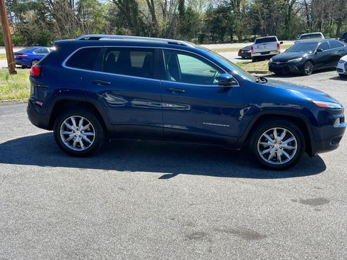 Used 2018 Jeep Cherokee Limited w/ Trailer Tow Group AWD/4WD image 8