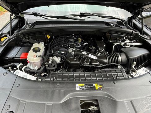 Used 2024 Jeep Grand Cherokee Altitude AWD/4WD image 9