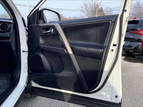 Used 2018 Toyota RAV4 XLE image 23