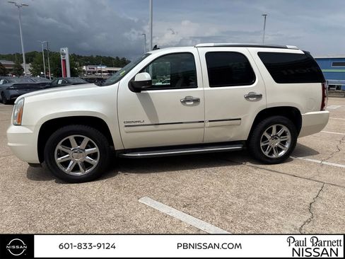 Used 2014 GMC Yukon Denali RWD image 12
