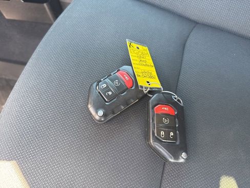 Used 2021 Jeep Gladiator Sport AWD/4WD image 29