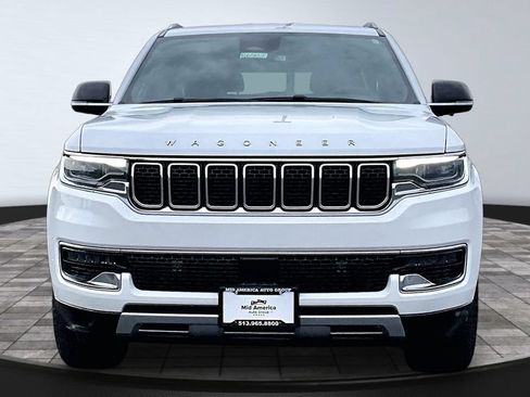 Used 2023 Jeep Wagoneer Series II AWD/4WD image 3