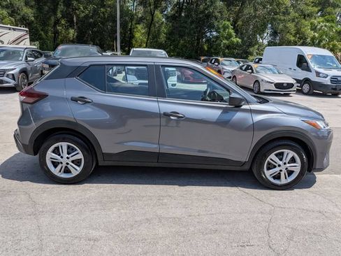 Used 2022 Nissan Kicks S FWD image 3