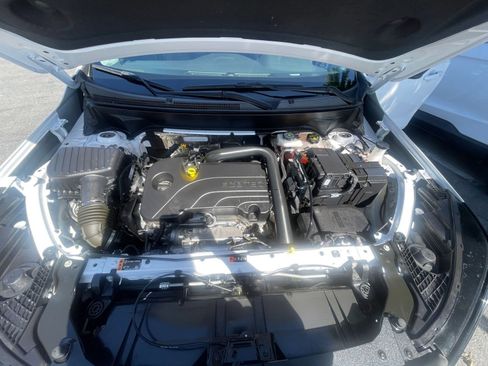 Used 2024 GMC Terrain SLE image 32