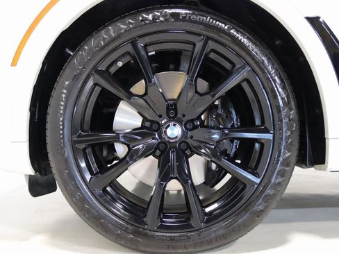 Used 2024 BMW X7 M60i image 89