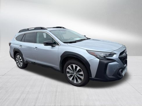 Used 2023 Subaru Outback Limited AWD/4WD image 12