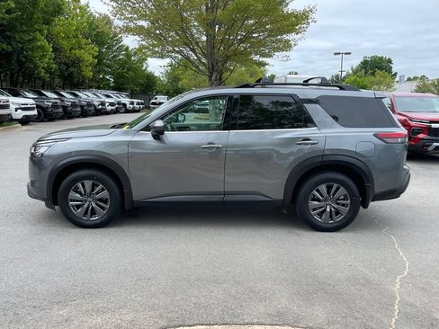 Used 2022 Nissan Pathfinder SV AWD/4WD image 4
