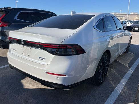 Used 2023 Honda Accord Touring image 3