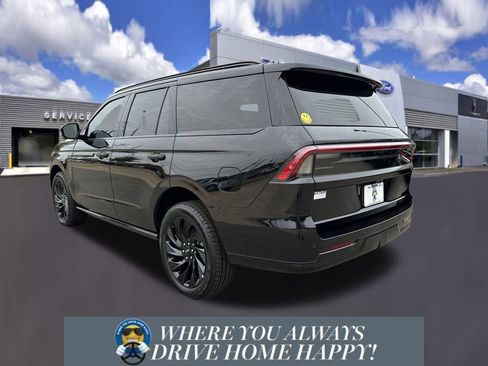 Used 2025 Lincoln Navigator Reserve w/ Jet Appearance Package AWD/4WD image 4