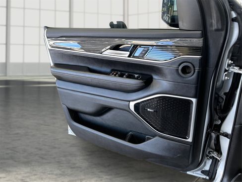 Used 2022 Jeep Wagoneer Series III w/ Premium Group I image 19