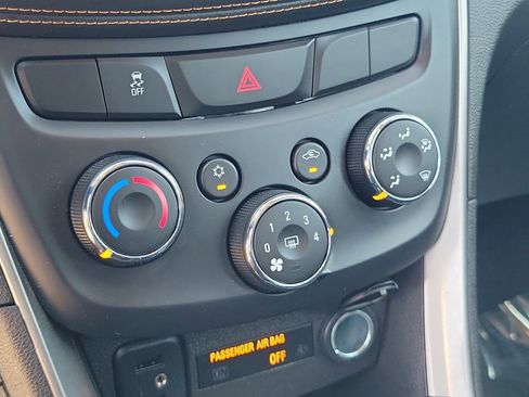 Used 2018 Chevrolet Trax LS FWD image 25