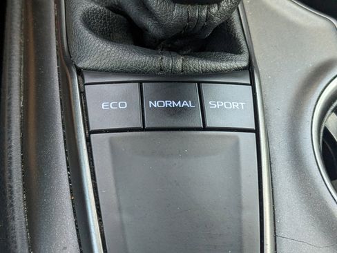 Used 2022 Toyota Camry SE image 24