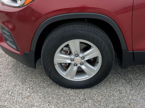Used 2022 Chevrolet Trax LT w/ LT Convenience Package AWD/4WD image 11