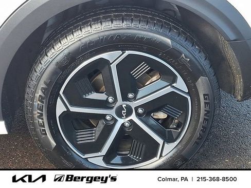 Used 2024 Kia Niro EX image 10