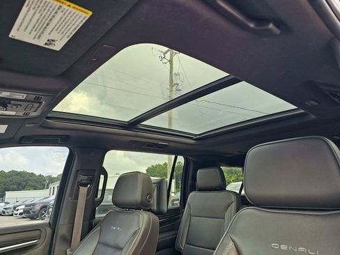 Used 2021 GMC Yukon XL Denali w/ Denali Ultimate Package AWD/4WD image 17