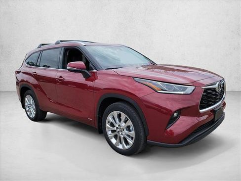 Used 2026 Toyota Highlander Limited AWD/4WD image 3