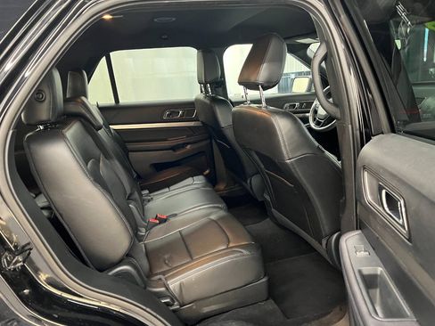 Used 2018 Ford Explorer XLT w/ Equipment Group 202A AWD/4WD image 11