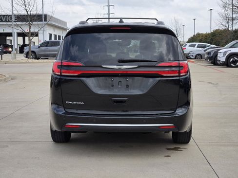 Used 2022 Chrysler Pacifica Touring-L w/ Uconnect Theater Family Group image 13
