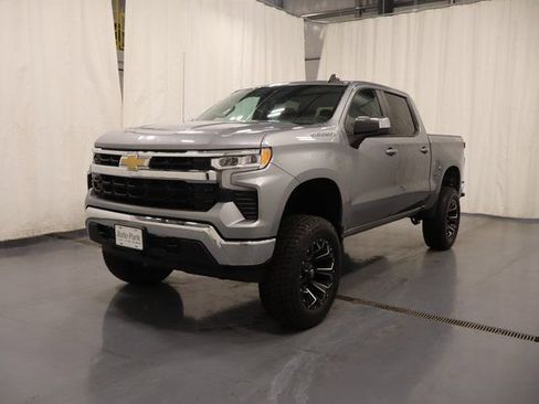Used 2025 Chevrolet Silverado 1500 LT AWD/4WD image 5