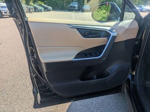Used 2025 Toyota RAV4 LE AWD/4WD image 18