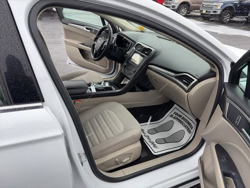 Used 2019 Ford Fusion SE image 22