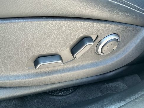 Used 2025 Genesis GV70 2.5T AWD/4WD image 25