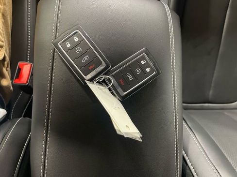 New 2026 Jeep Grand Cherokee Limited w/ Luxury Tech Group II AWD/4WD image 21