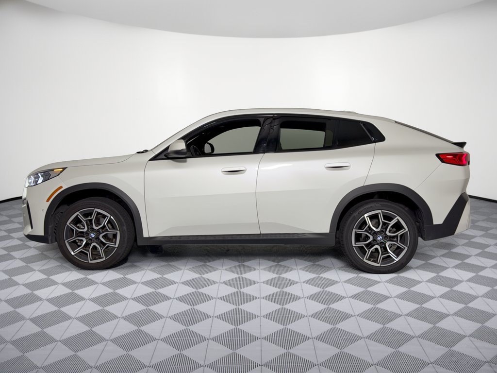 Used 2026 BMW X2 xDrive28i AWD/4WD image 2