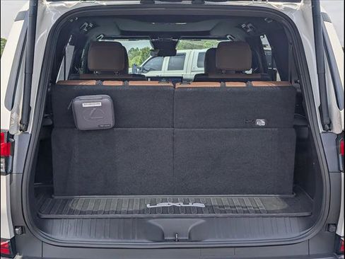 Used 2024 Lexus GX 550 w/ Accessory Package (2T) AWD/4WD image 19